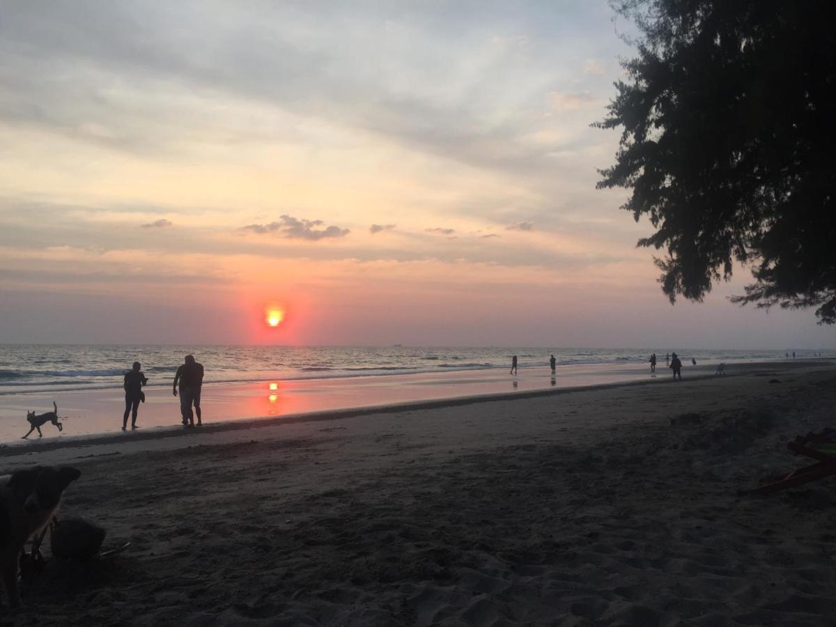 Harry'S Beach Club บ้านเพ ภายนอก รูปภาพ