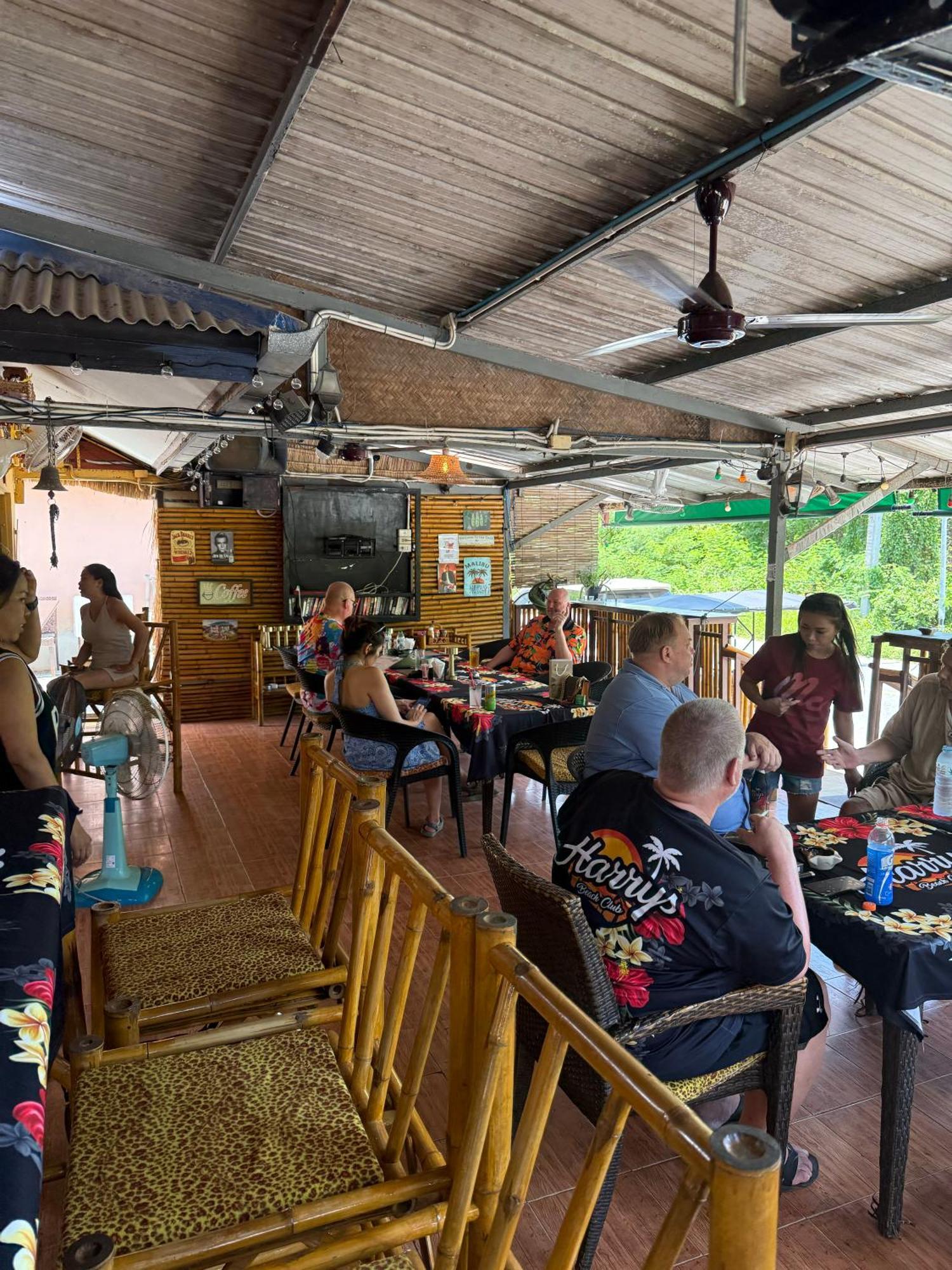 Harry'S Beach Club บ้านเพ ภายนอก รูปภาพ