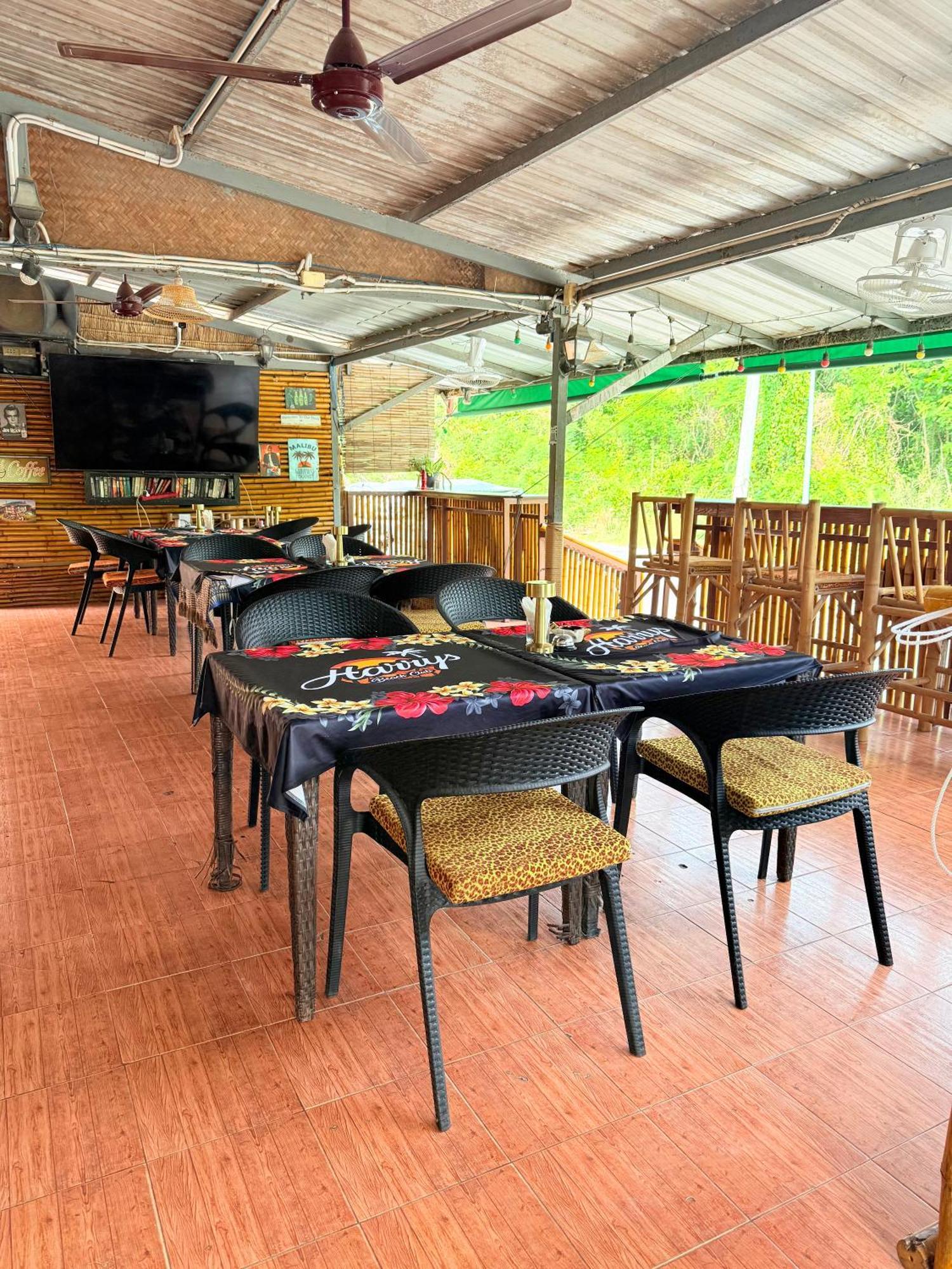 Harry'S Beach Club บ้านเพ ภายนอก รูปภาพ