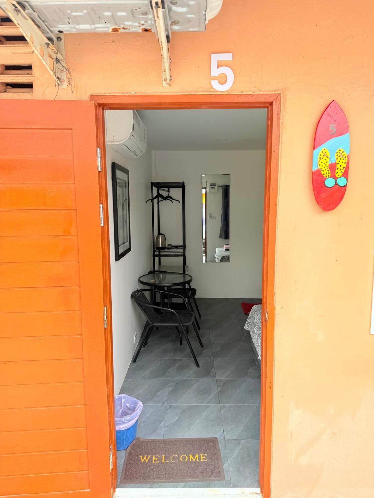 Harry'S Beach Club บ้านเพ ภายนอก รูปภาพ