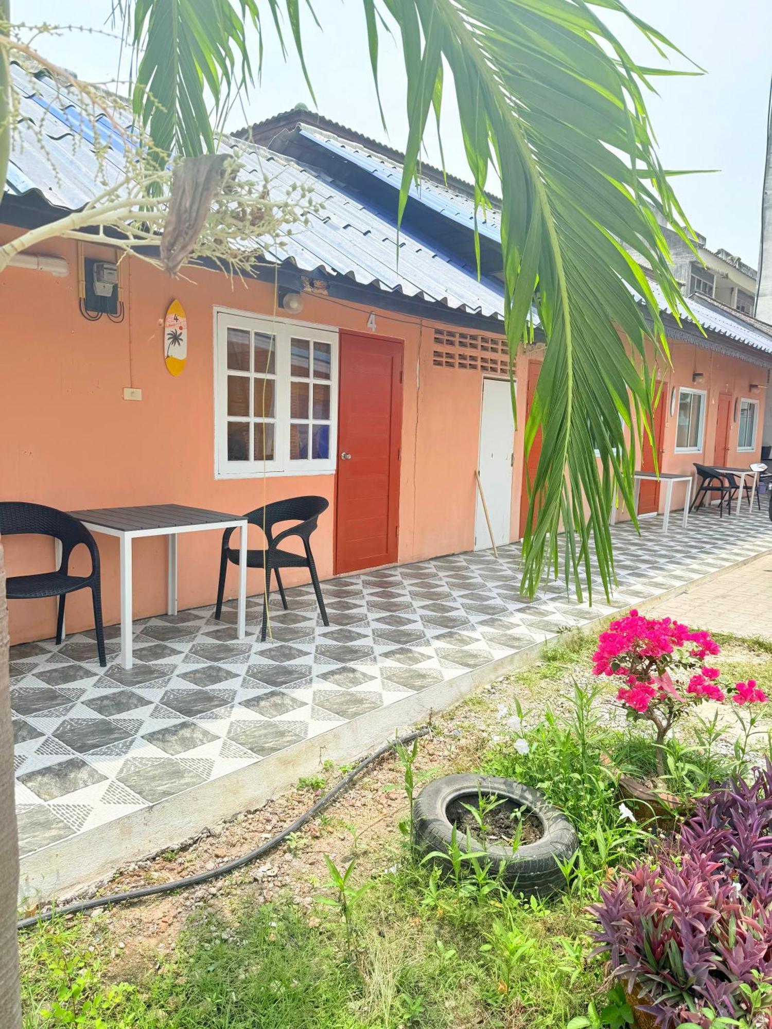 Harry'S Beach Club บ้านเพ ภายนอก รูปภาพ